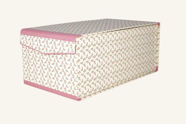 stable photo box with pink colored paper and linen